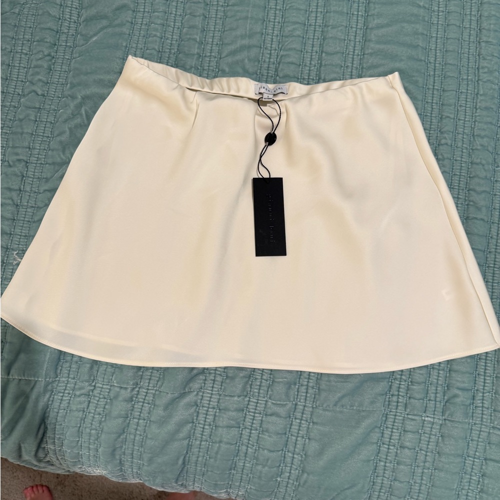 Gianni Bini Cream Satin Mini Skirt